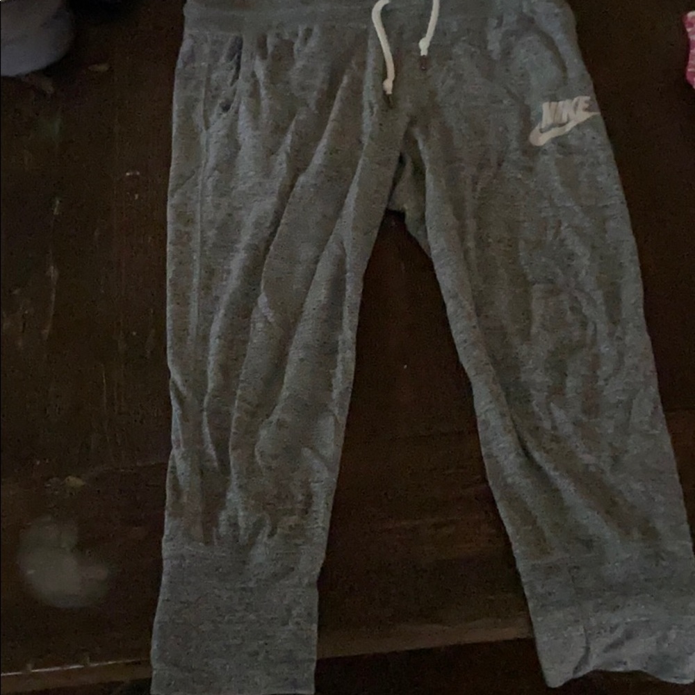 Cropped Nike sweats